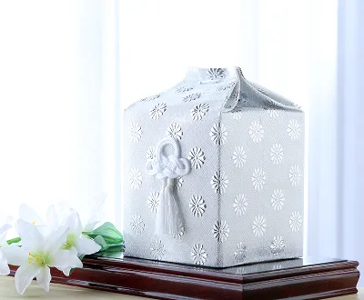 僧侶が法要を行う様子