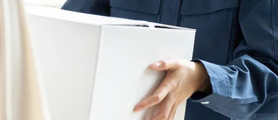 僧侶が法要を行う様子